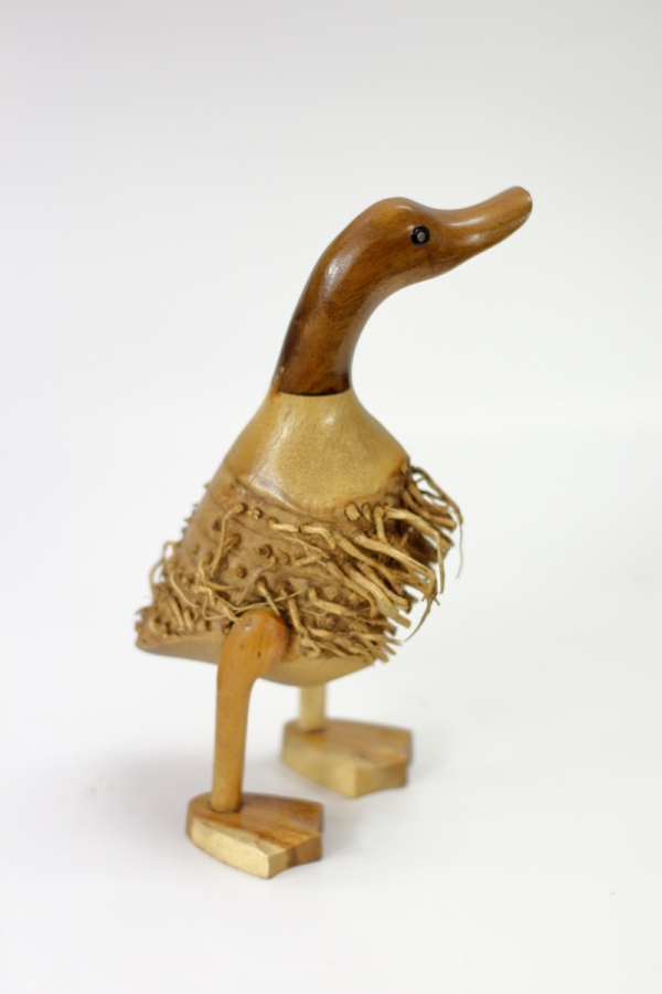 Vyřezávaná dřevěná soška z palmového dřeva