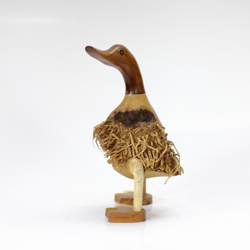 Vyřezávaná dřevěná soška z palmového dřeva