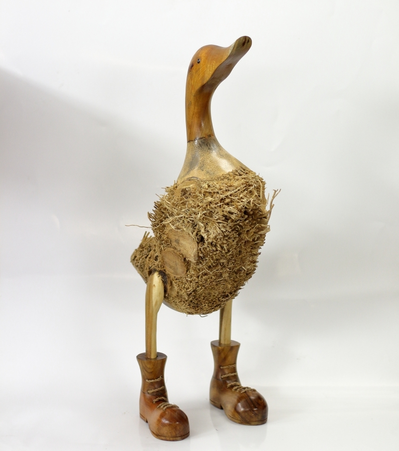 Vyřezávané dřevěné sochy z palmového a teakového dřeva