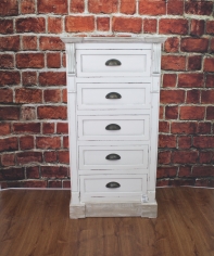 Vysoká komoda ve venkovském stylu