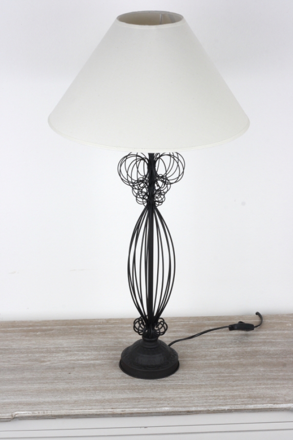 Vysoká lampa s kovovým podstavcem 75cm