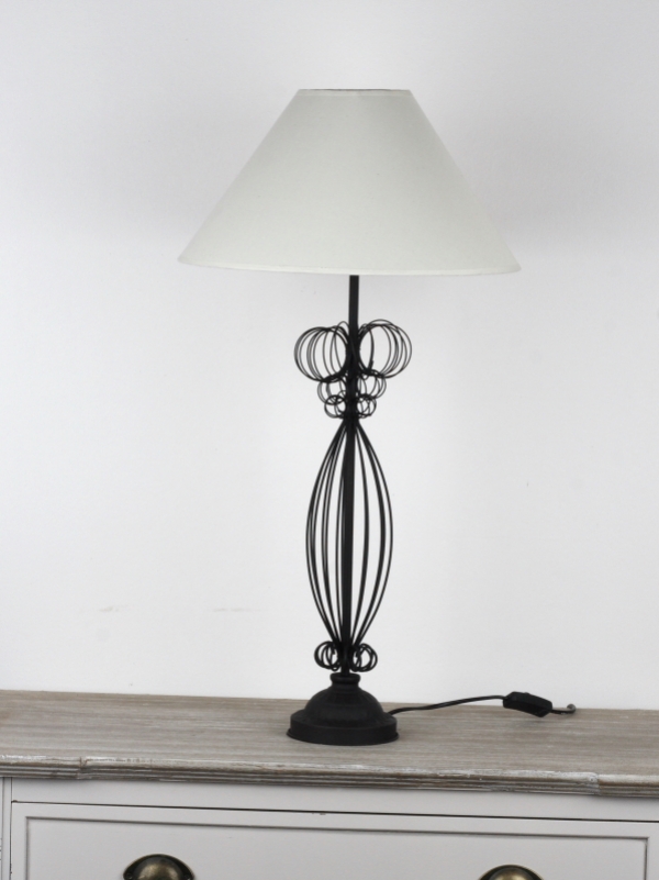 Vysoká lampa s kovovým podstavcem 75cm