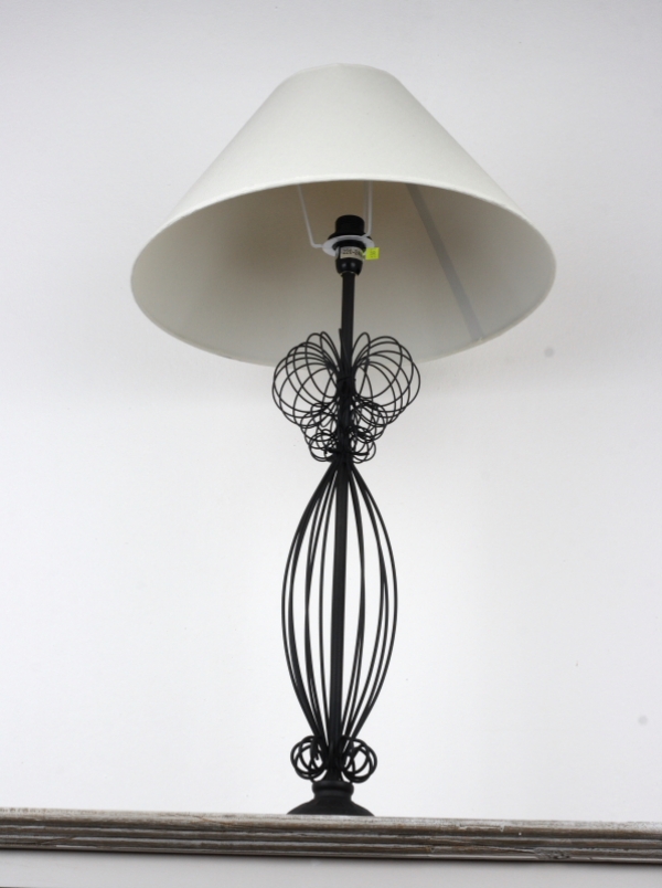 Vysoká lampa s kovovým podstavcem 75cm