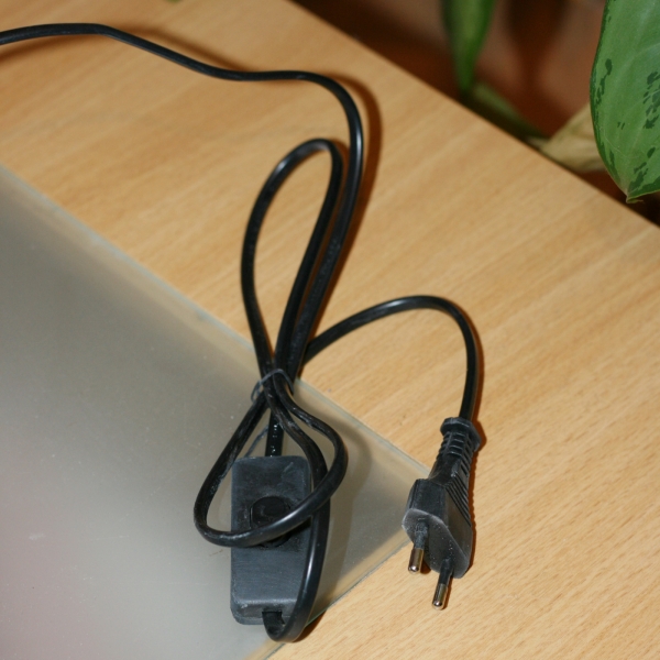 Vysoká stolní lampa bílá 92cm