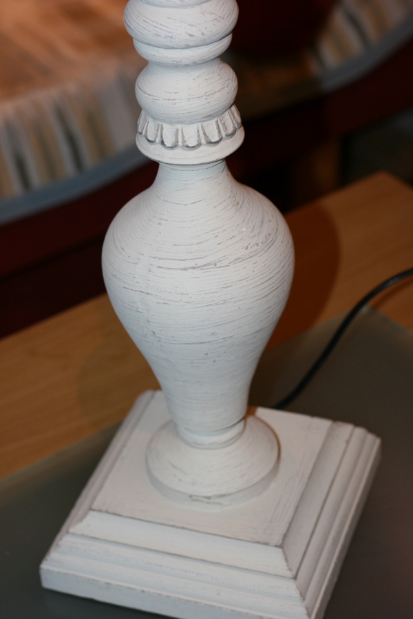 Vysoká stolní lampa bílá 92cm