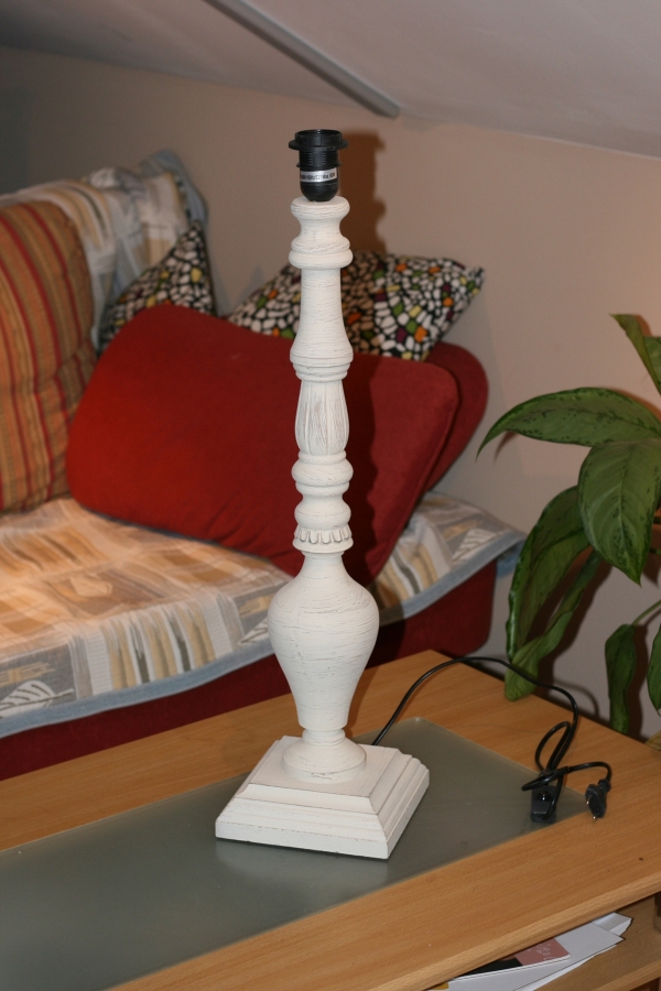 Vysoká stolní lampa bílá 92cm