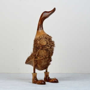 Zahradní dekorace kachna střapatá 65 cm