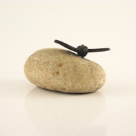 Zahradní dekorace kámen s vážkou