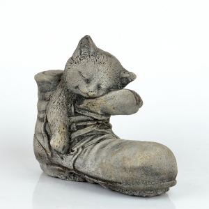 Zahradní dekorace kotě v botě  3 kg 