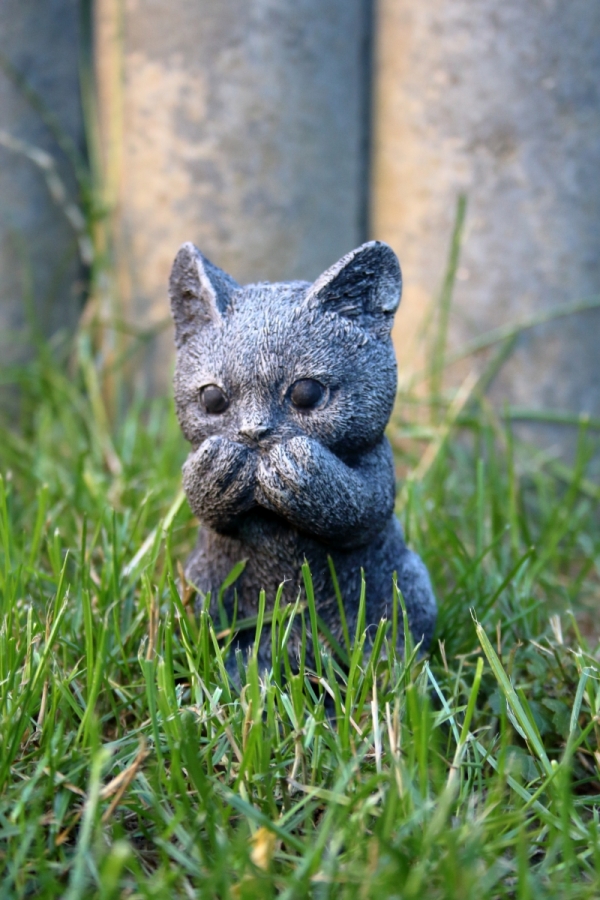 Zahradní dekorace kotě - zakrytá pusa