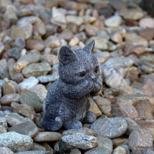 Zahradní dekorace kotě - zakrytá pusa