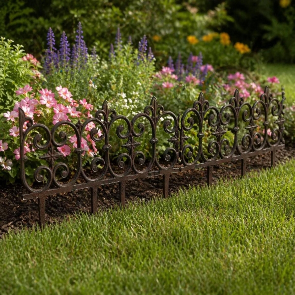 Zahradní dekorace litinový plůtek s ornamenty 26x1,5x27,5cm