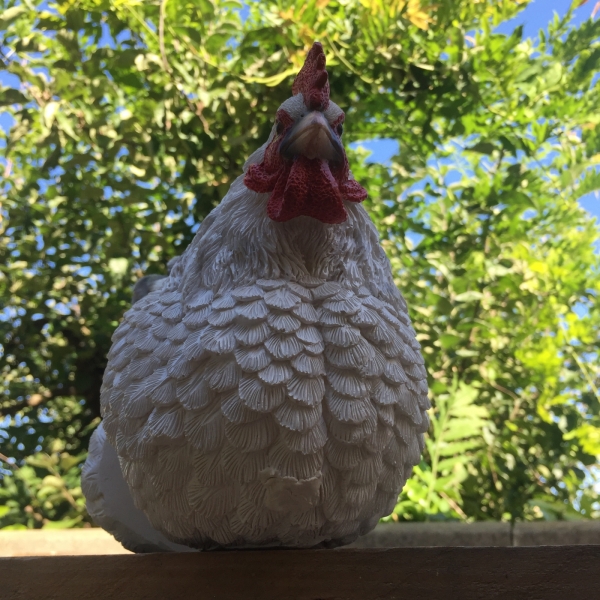 Zahradní dekorace slepice na plot bílá - vyřazeno