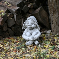 Zahradní skřítek sedící beton 30cm - mrazuvzdorné 