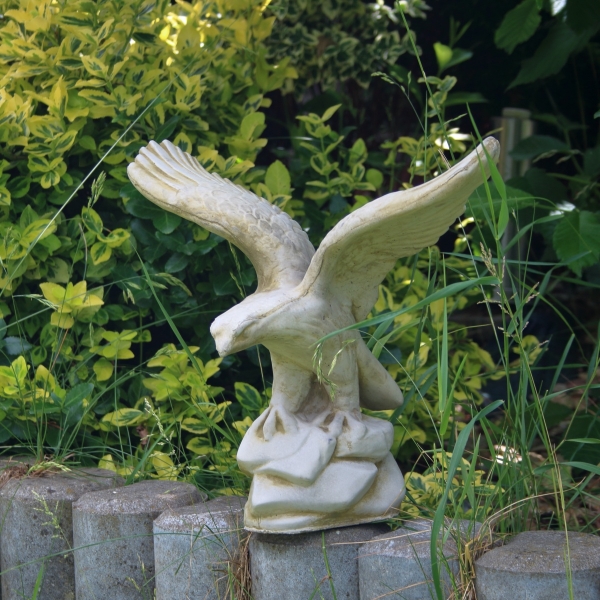 Zahradní socha orel 35x21x33cm