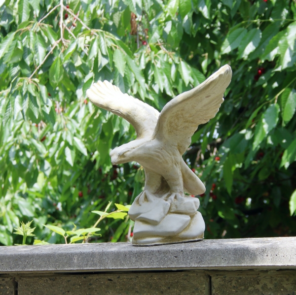 Zahradní socha orel 35x21x33cm