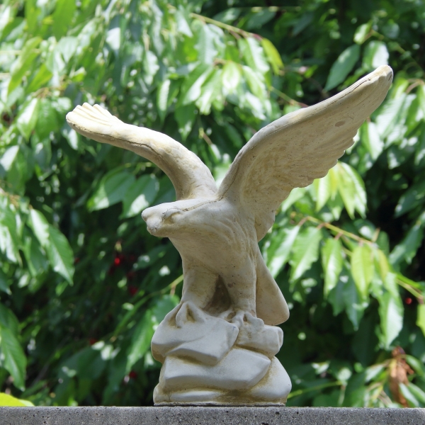 Zahradní socha orel 35x21x33cm