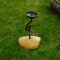 Zahradní svícen v kameni ručně kovaný 24cm