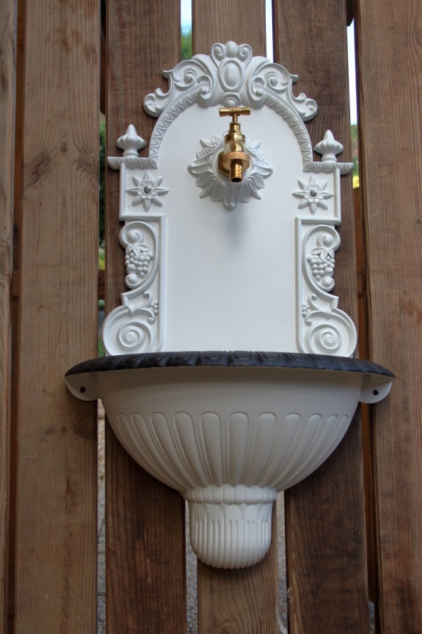 Zahradní umyvadlo na zeď 37x61x19cm