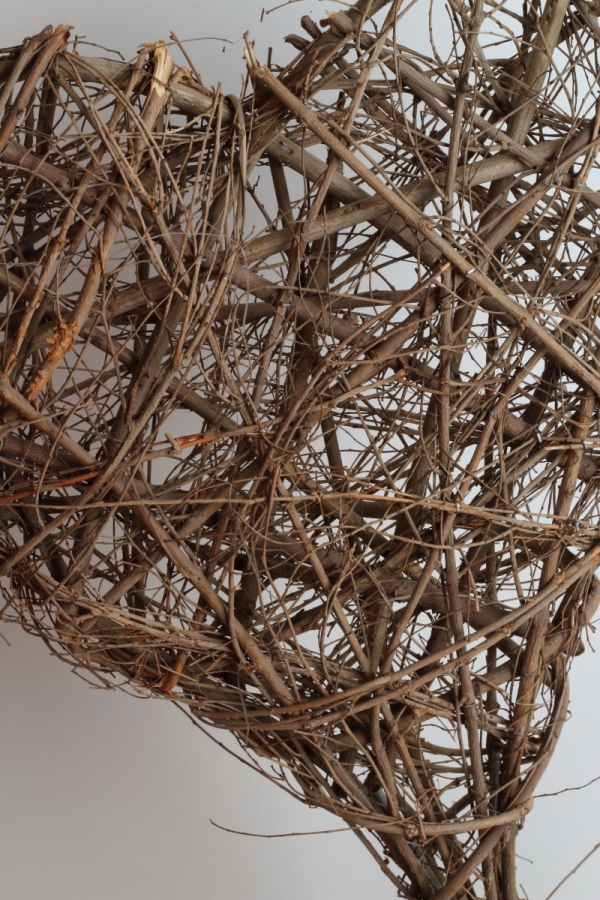 Zápich do trávníku proutěné srdce hnědé 40x90x7cm