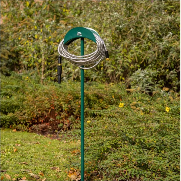 Zápichový držák na zahradní hadici – zelený 117 cm