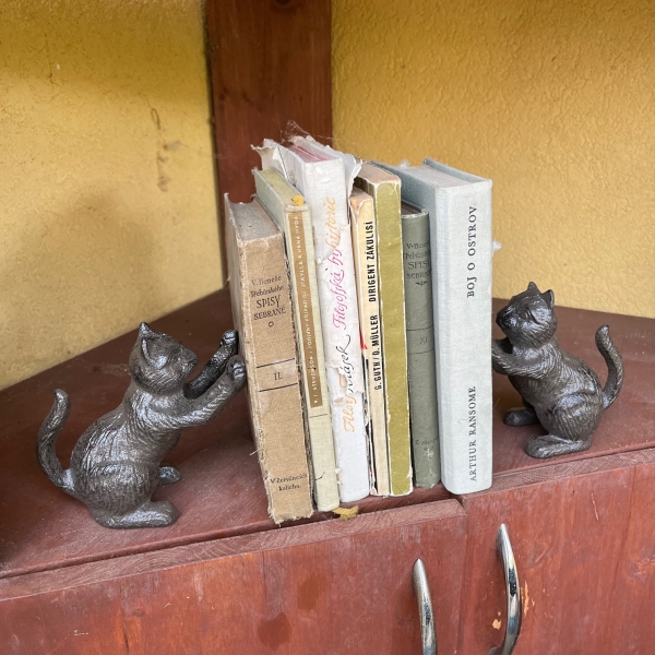 Zarážka na knihy kočky 12x12x6cm