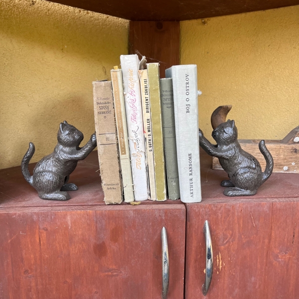 Zarážka na knihy kočky 12x12x6cm