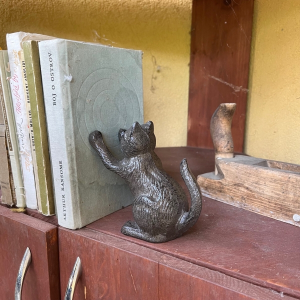 Zarážka na knihy kočky 12x12x6cm