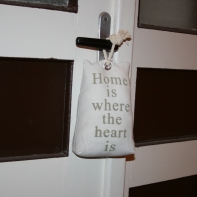 Zarážka za dveře Home bílá