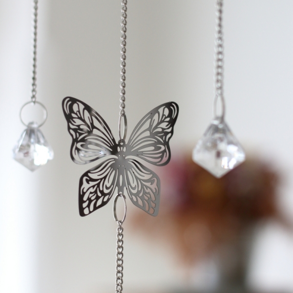 Závěsná dekorace do bytu motýl 52cm