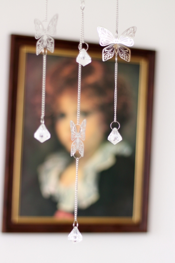 Závěsná dekorace do bytu motýl 52cm