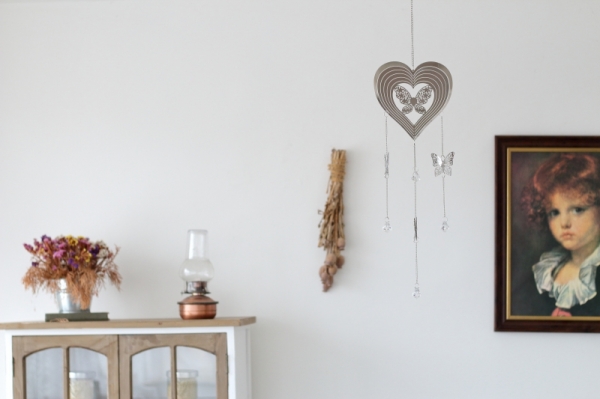 Závěsná dekorace do bytu motýl 52cm