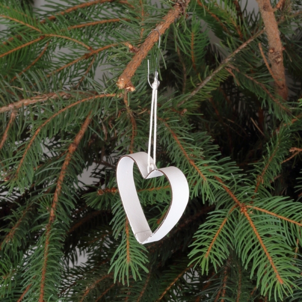 Závěsná dekorace kovové srdce bílé (box 9ks)
