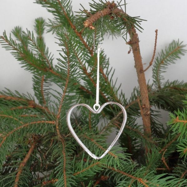 Závěsná dekorace kovové srdce bílé (box 9ks)