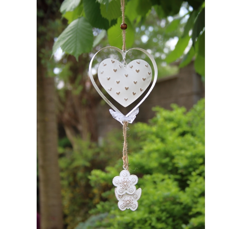 Závěsná dekorace kovové srdce s motýlem xcm