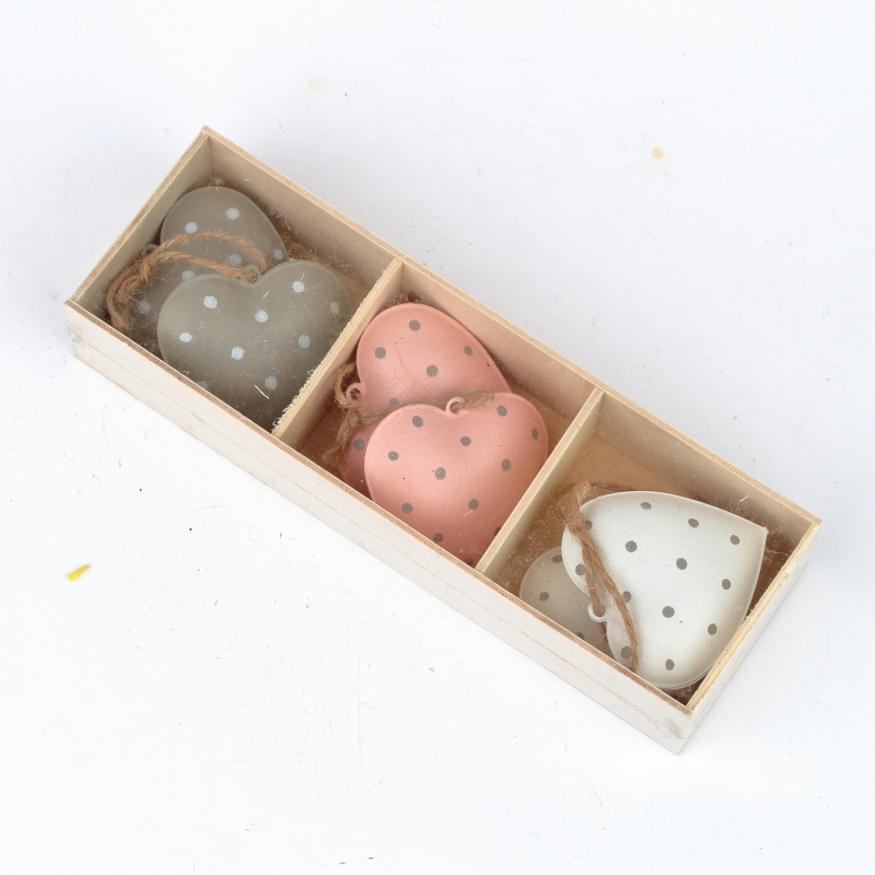 Závěsná dekorace kovové srdce s puntíky (box 6ks)