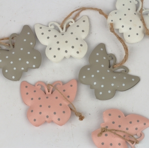 Závěsná dekorace kovový motýl s puntíky (box 6ks)