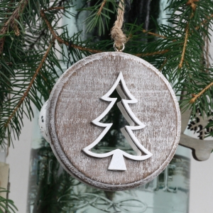 Závěsná dřevěná ozdoba stromeček 8cm