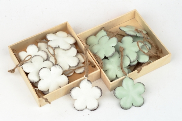 Závěsná kovová dekorace květina bílá 5,5cm