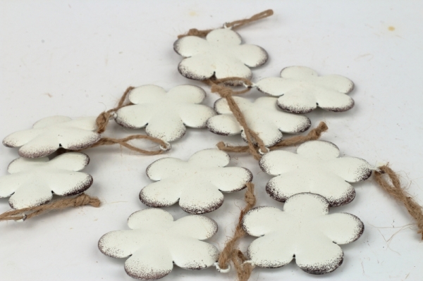 Závěsná kovová dekorace květina bílá 5,5cm