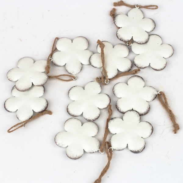 Závěsná kovová dekorace květina bílá 5,5cm