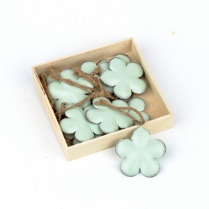 Závěsná kovová dekorace květina mint 5,5cm