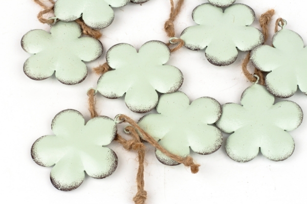 Závěsná kovová dekorace květina mint 5,5cm