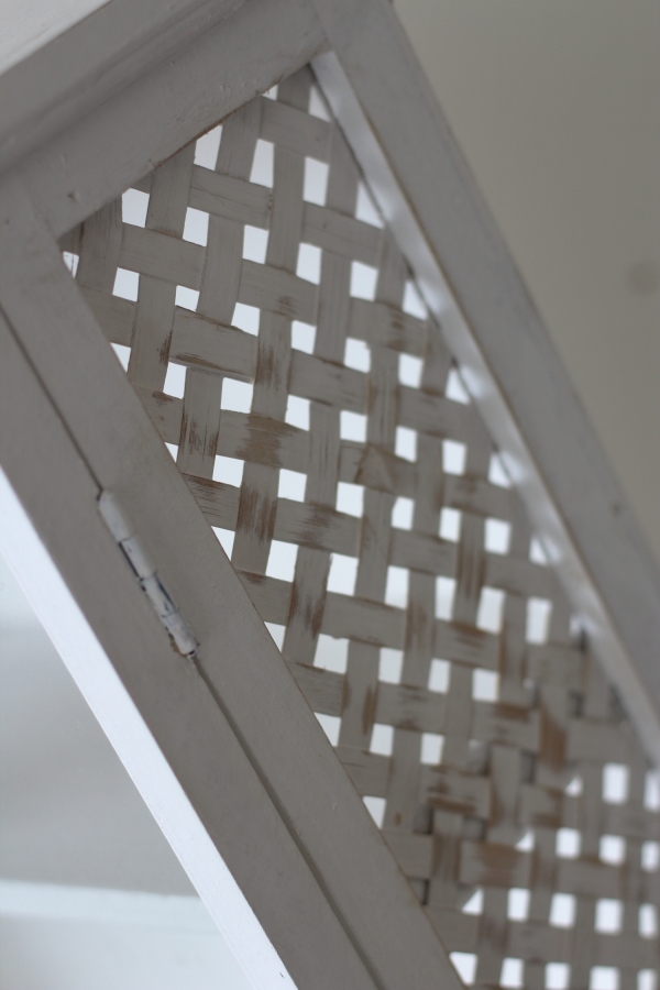 Závěsná skříňka dřevěná do kuchyně