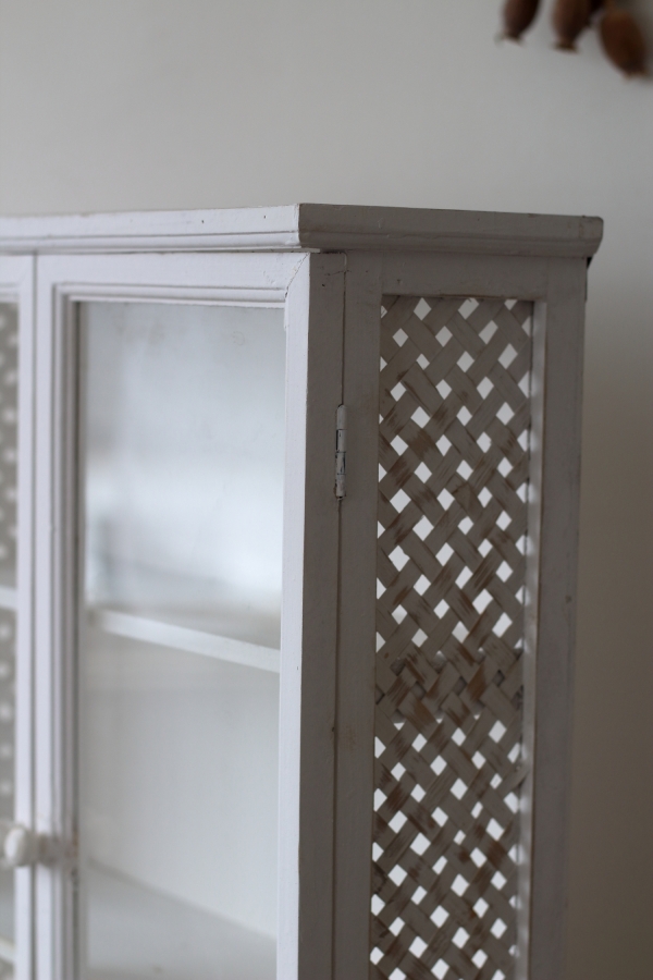 Závěsná skříňka dřevěná do kuchyně