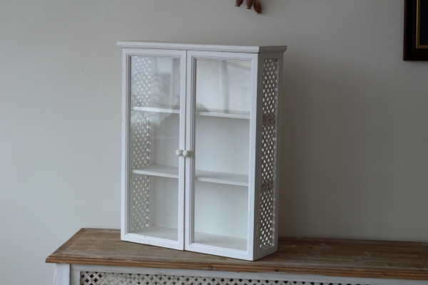 Závěsná skříňka dřevěná do kuchyně