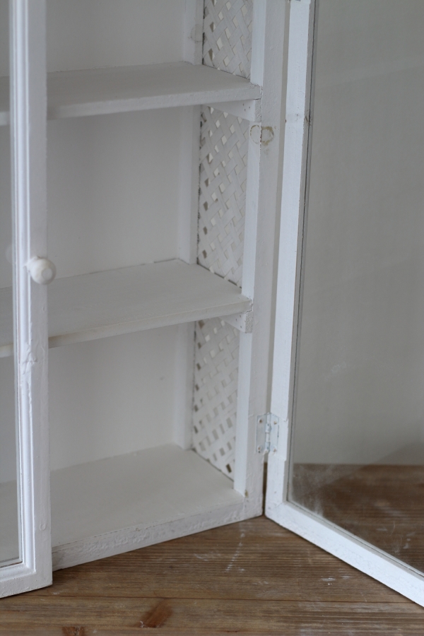 Závěsná skříňka dřevěná do kuchyně