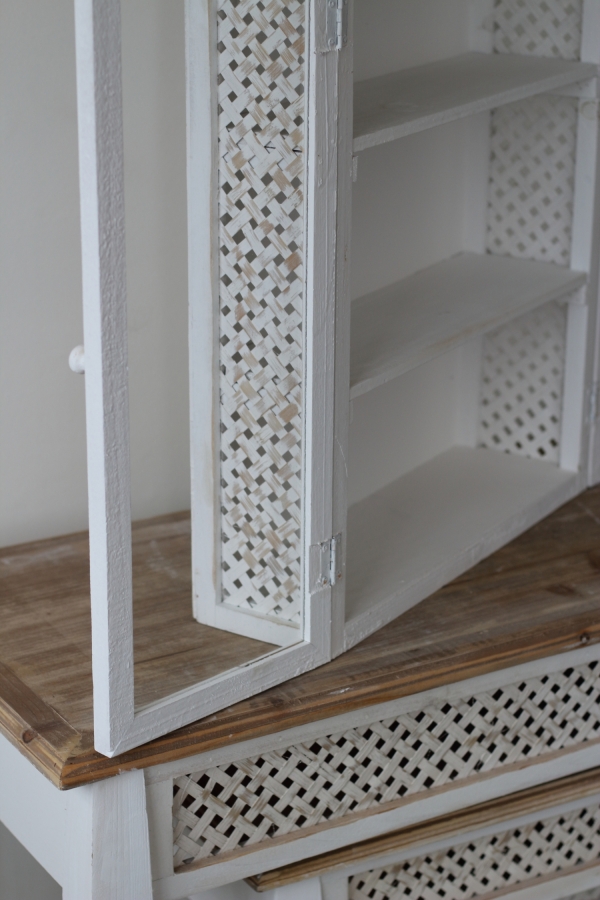 Závěsná skříňka dřevěná do kuchyně