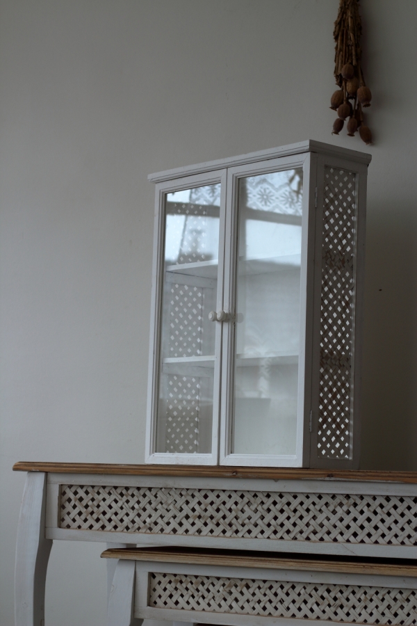 Závěsná skříňka dřevěná do kuchyně