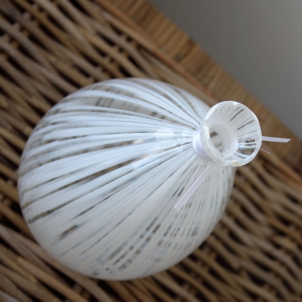 Závěsná svatební dekorace balónek bílý 8,5x14,5cm